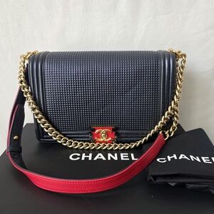 Auth Chanel Medium Boy Shoulder Bag